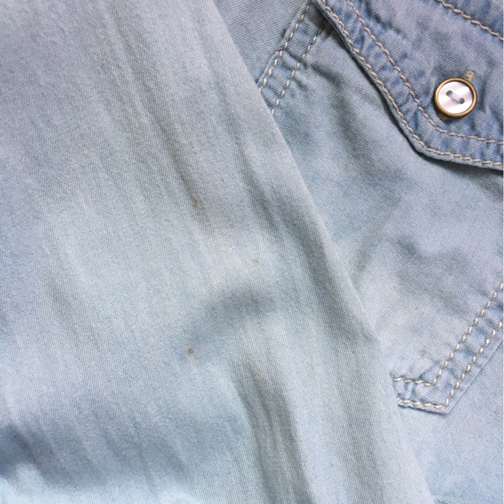 Rue 21 Light Wash Chambray Button Down Shirt, Medium (Juniors) - Picture 10 of 10